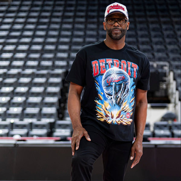 Model Wearing Detroit Pistons No Caller ID Kiwiclo Gator T-Shirt