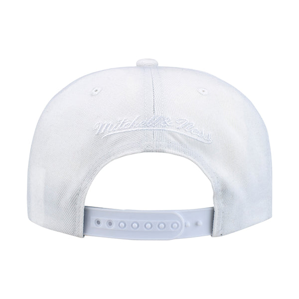 Pistons Joe Louis x Mitchell & Ness Snapback in White - Back View