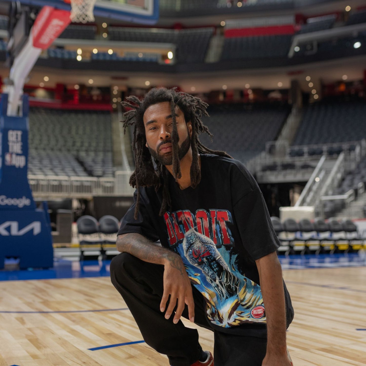 Model Wearing Detroit Pistons No Caller ID Kiwiclo Gator T-Shirt