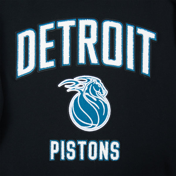 Ladies Detroit Pistons Pro Standard Rib Fleece Crop Sweatshirt in black - Chest Detail