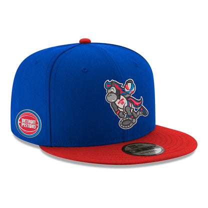 Detroit Pistons New Era Hooper 950 Two-Tone Snapback in blue - front right view