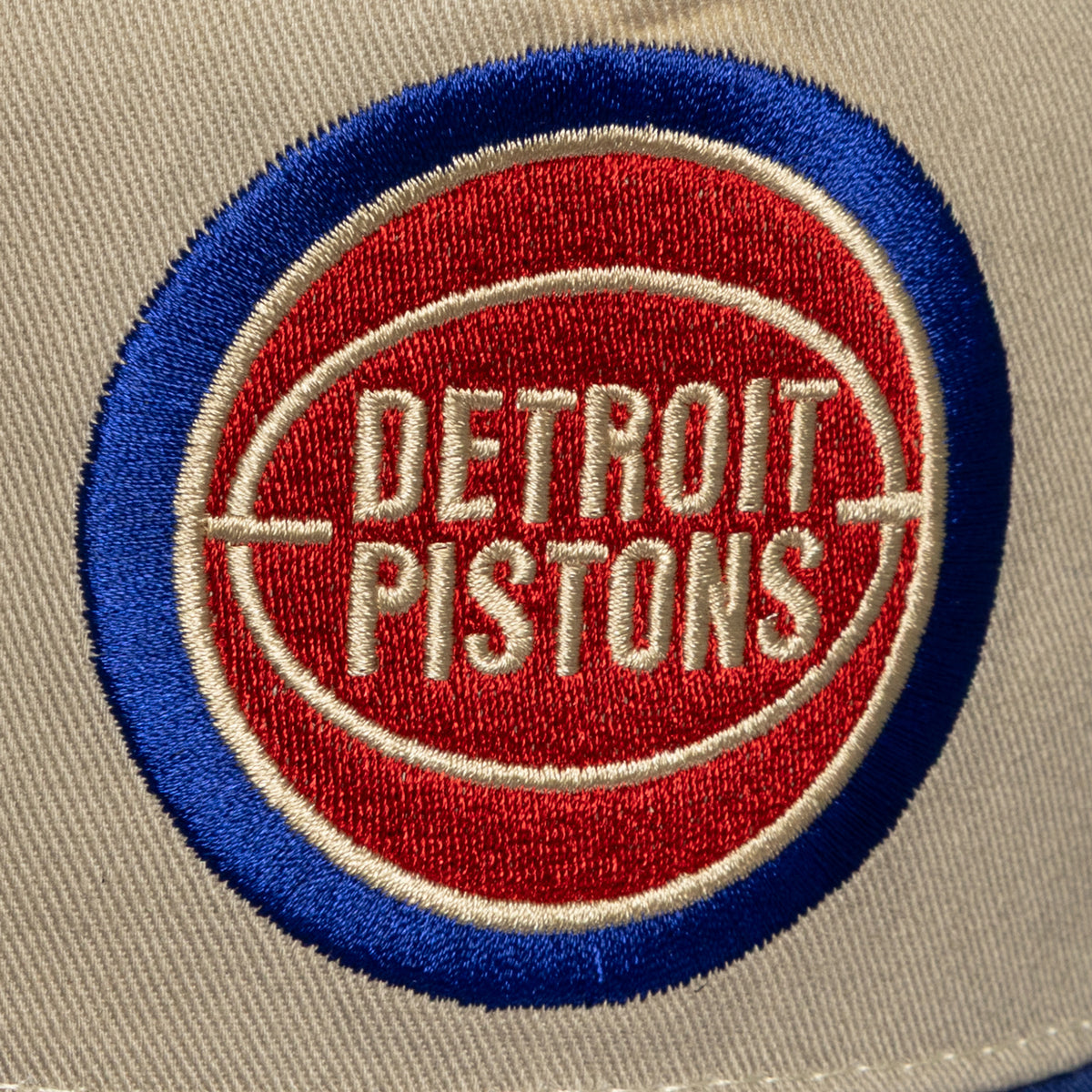 Detroit Pistons Mitchell & Ness Retro Roots Two Tone Snapback in White - Patch View